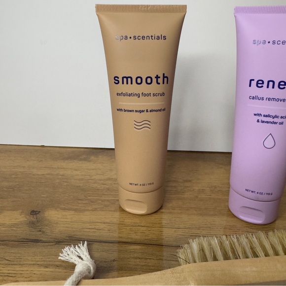 Smooth Exfoliating Foot Scrub and Renew Callus Remover Gel Set - Picture 3 of 4